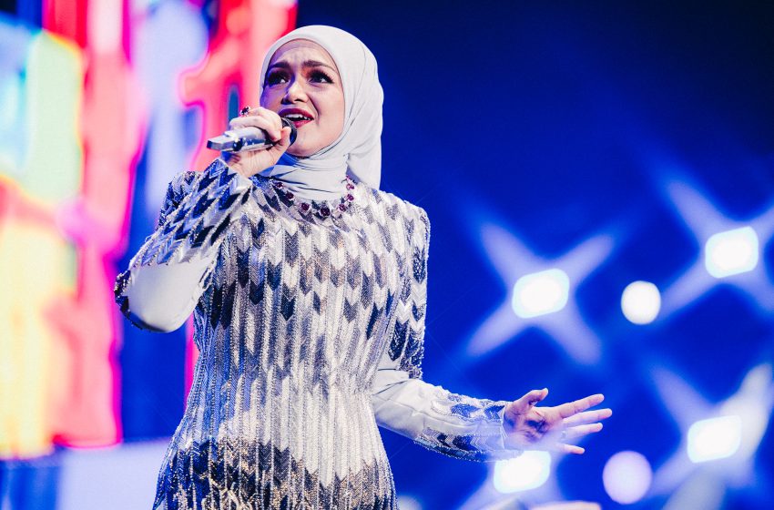  Disaksikan 65,000 Peminat, Siti Nurhaliza Sumbang RM1 Juta Kepada Yayasan Nurjiwa